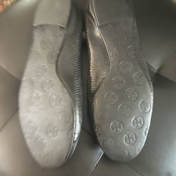 Tory Burch leather shoes!! - Picture 4 of 4